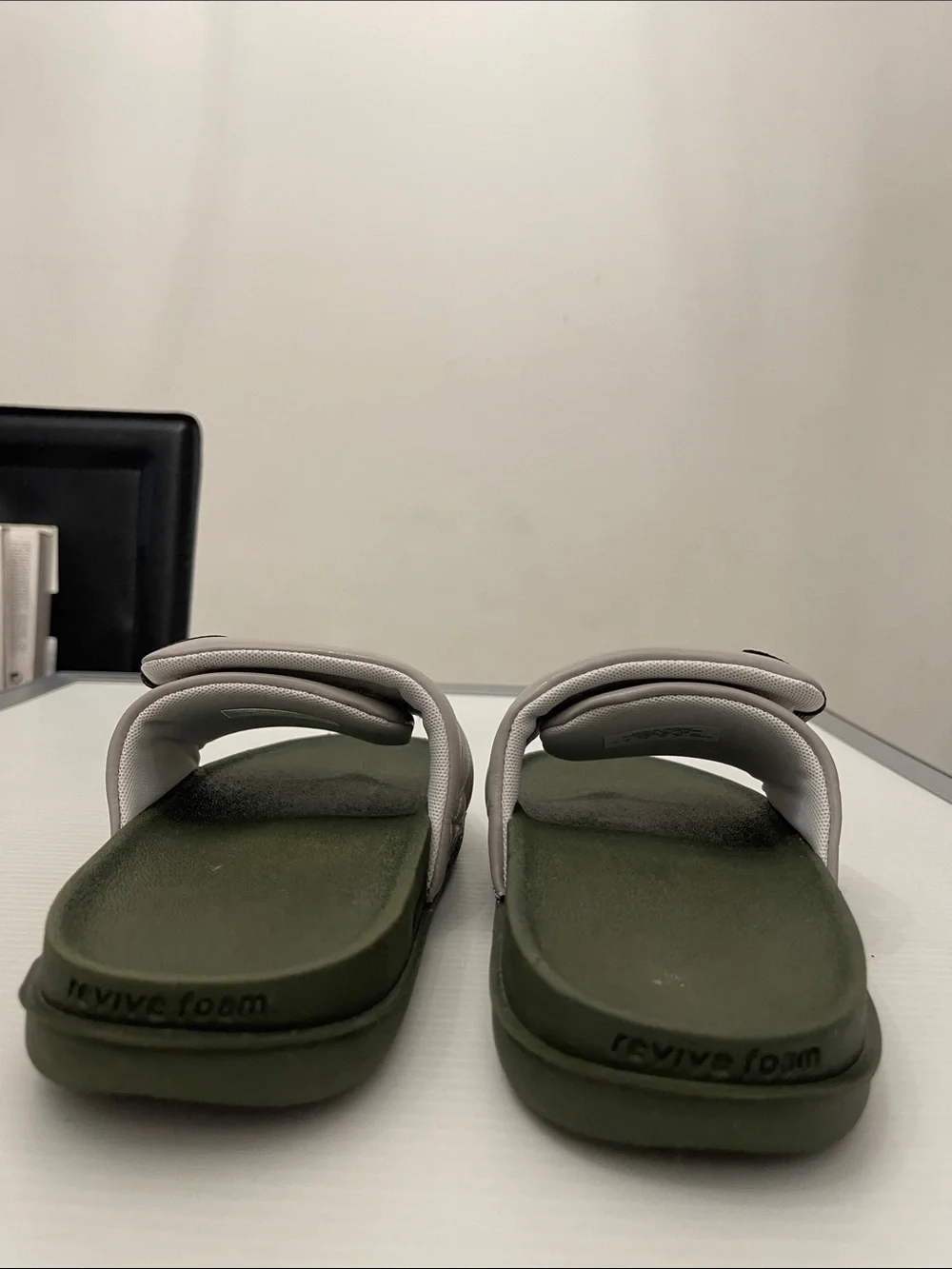 NIKE OFFCOURT ADJUST SLIDE IN CARGO KHAKI COLLEGE GREY SANDAL MENS SIZE 7